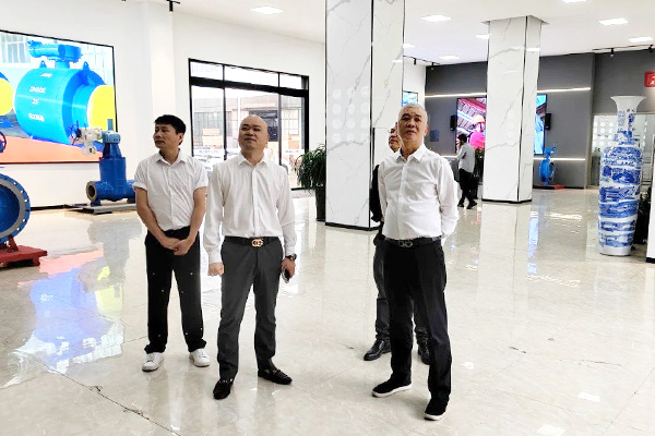 龍灣區政協主席吳昌亮走訪吉泰閥門集團